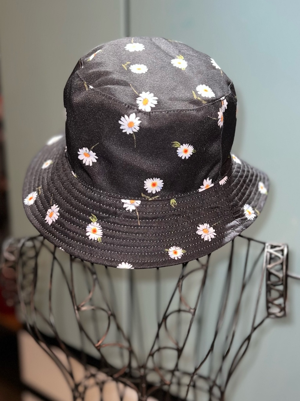 ✨Alice + Olivia White Canvas Bucket Hat Luxury Contemporary NWOT